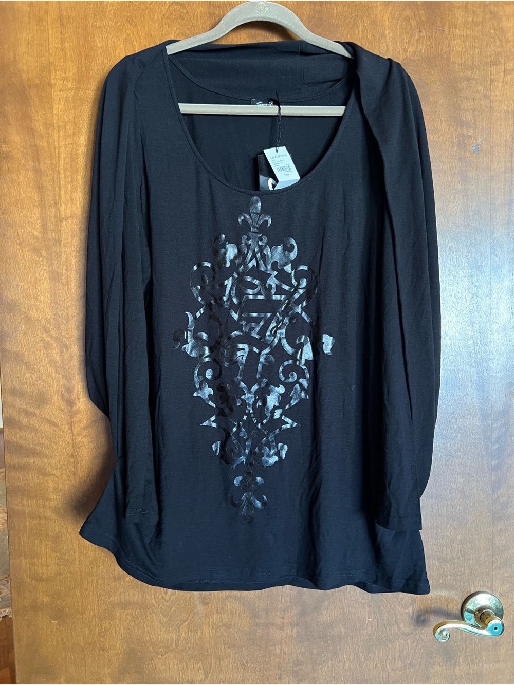 Lane Bryant Black Long-Sleeve Scoop Neck Top with Matte Ornate Graphic